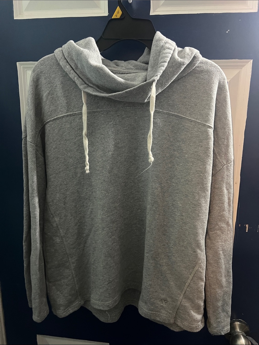 American Eagle Outfitters women's Light Grey Pullover Hoodie